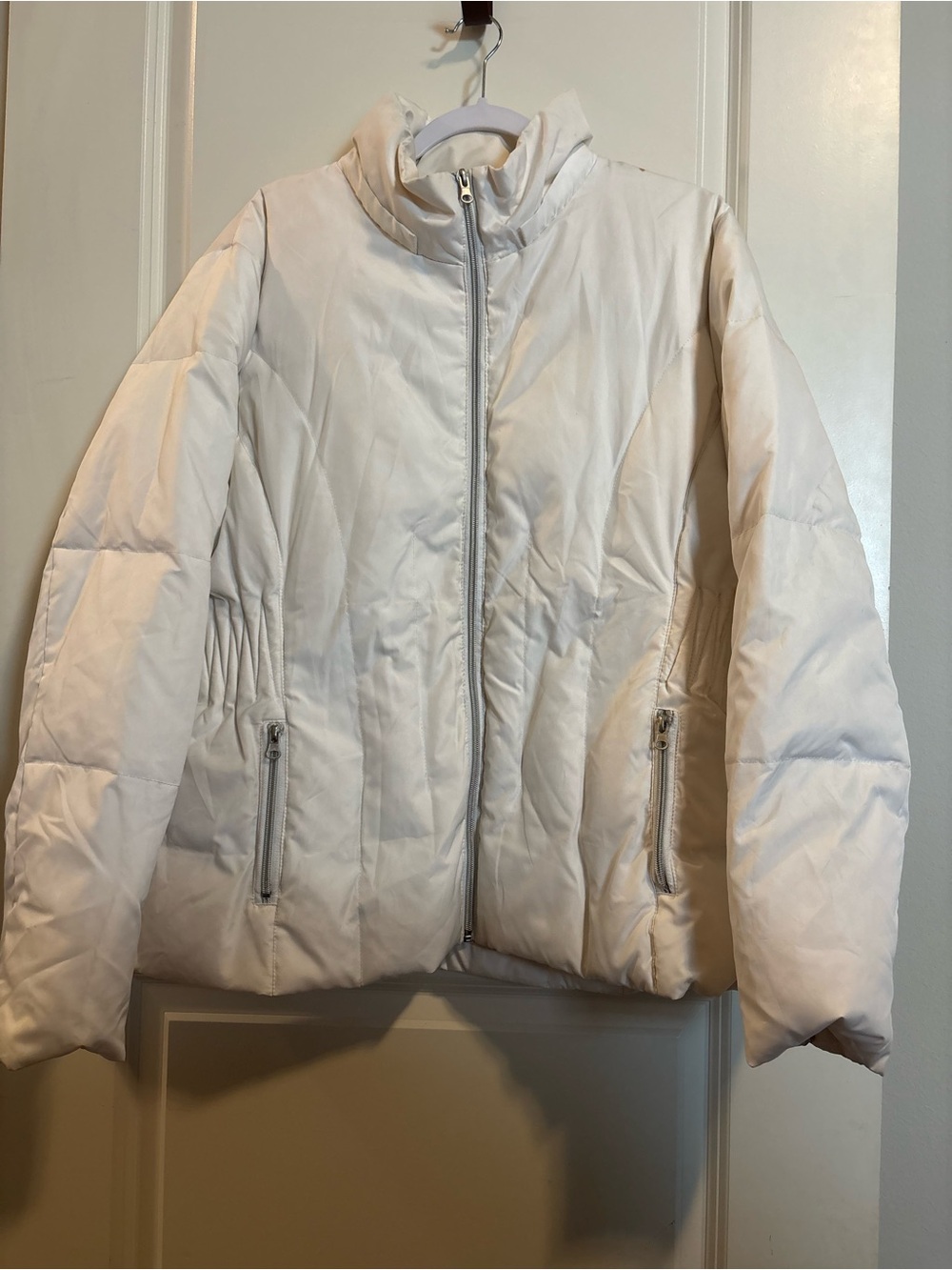 Women's White Puffer Jacket with Zipper Pockets